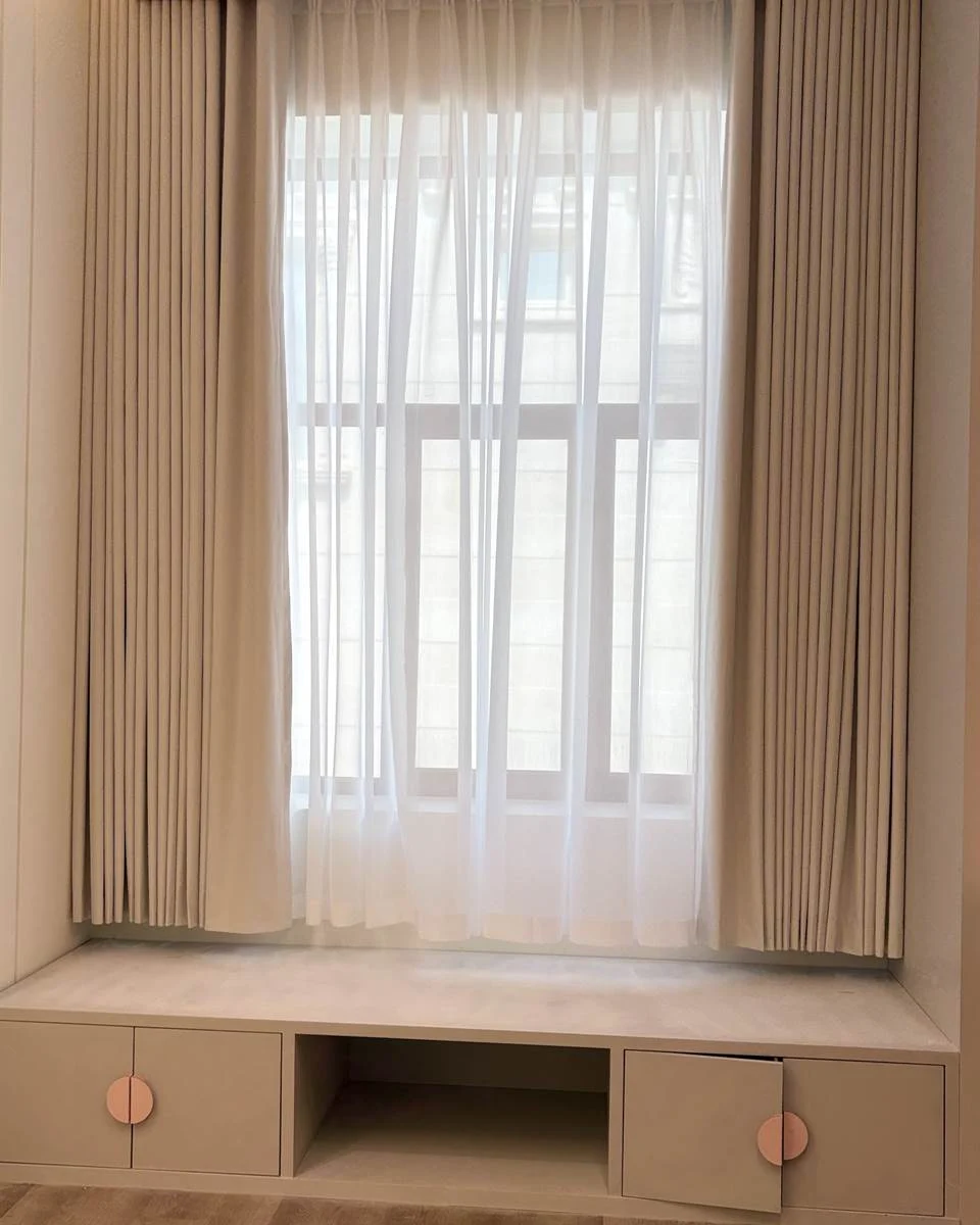 Curtain and upholstery services Doha: floor-to-ceiling made-to-measure curtains with a sheer layer, fitted by Al Abdali Curtain Furniture